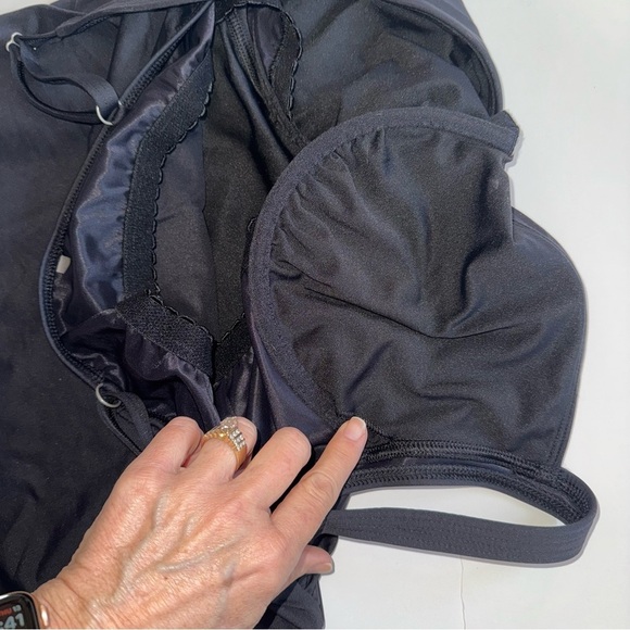 Lands’End Black Women's Swim Top With Bra Sz 16 Long - Picture 8 of 14